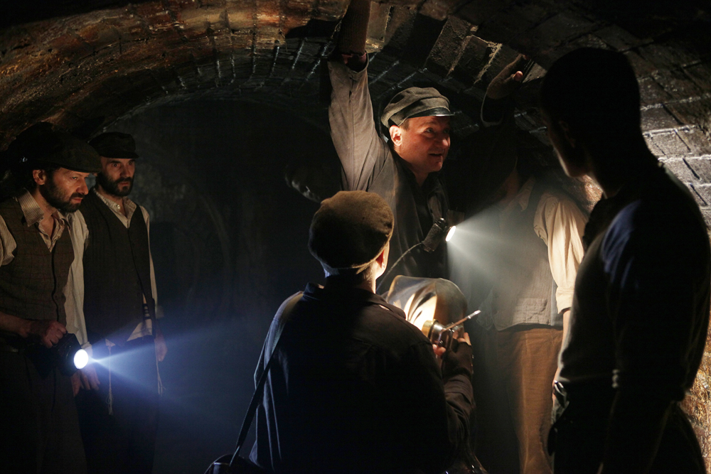 Zdjęcia z planu filmowego "W ciemności" w reżyserii Agnieszki Holland.